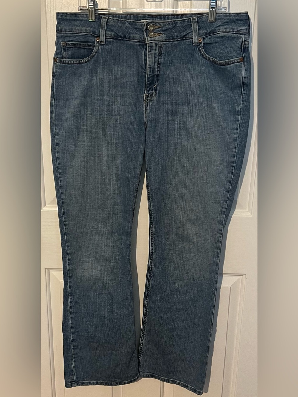 Levi’s 526 Slender Bootcut Jeans - Mid Rise Stretch Denim - Size 16M